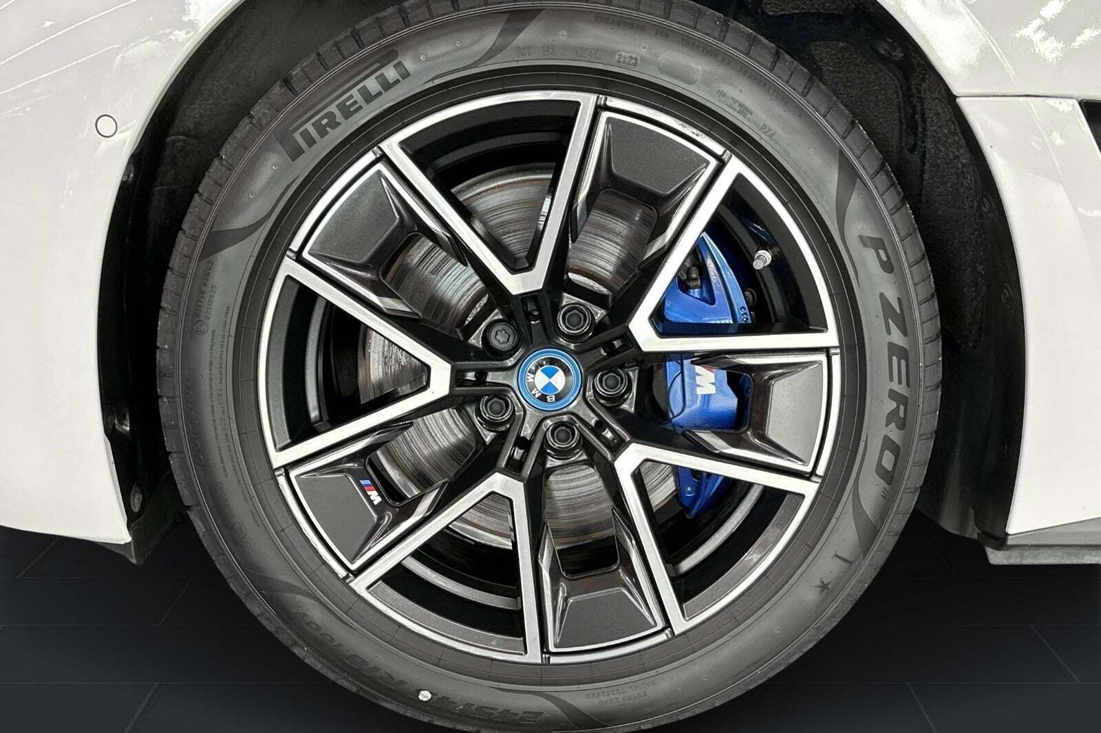 Hvid BMW i4 fra 2024