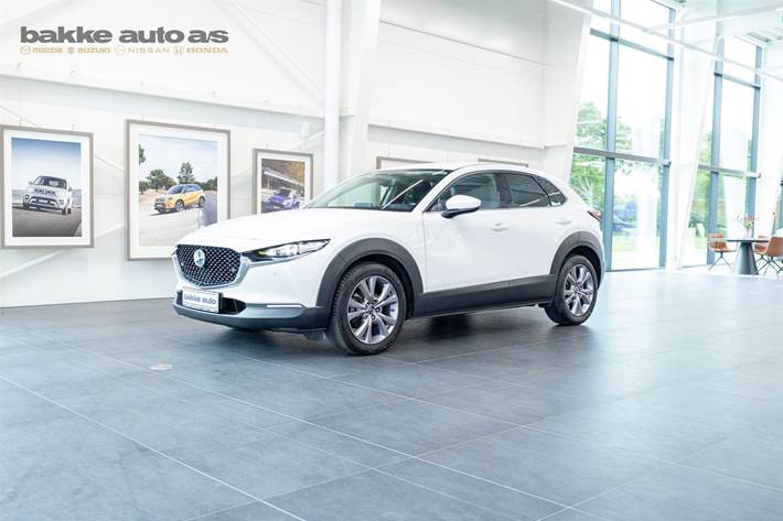Hvid Mazda CX-30 fra 2021 set udefra