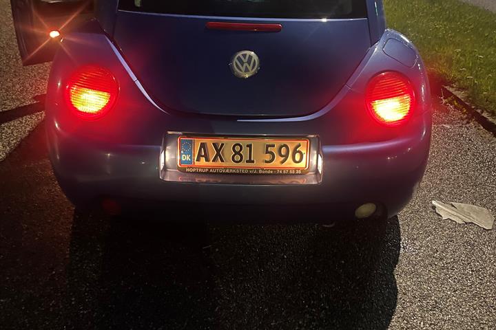 Blå VW Beetle fra 1999