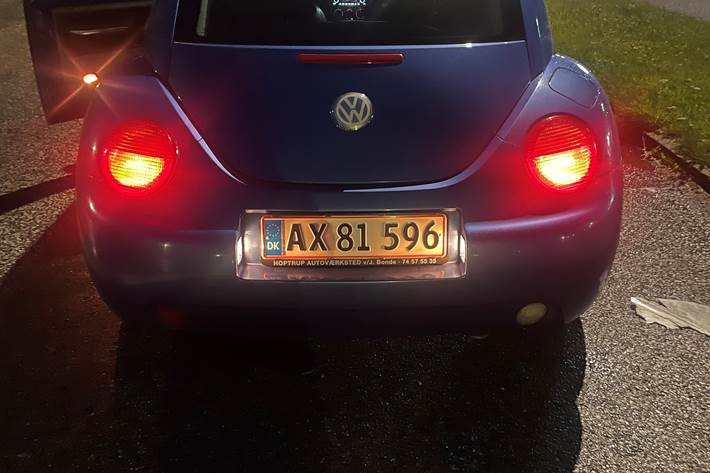 Blå VW Beetle fra 1999