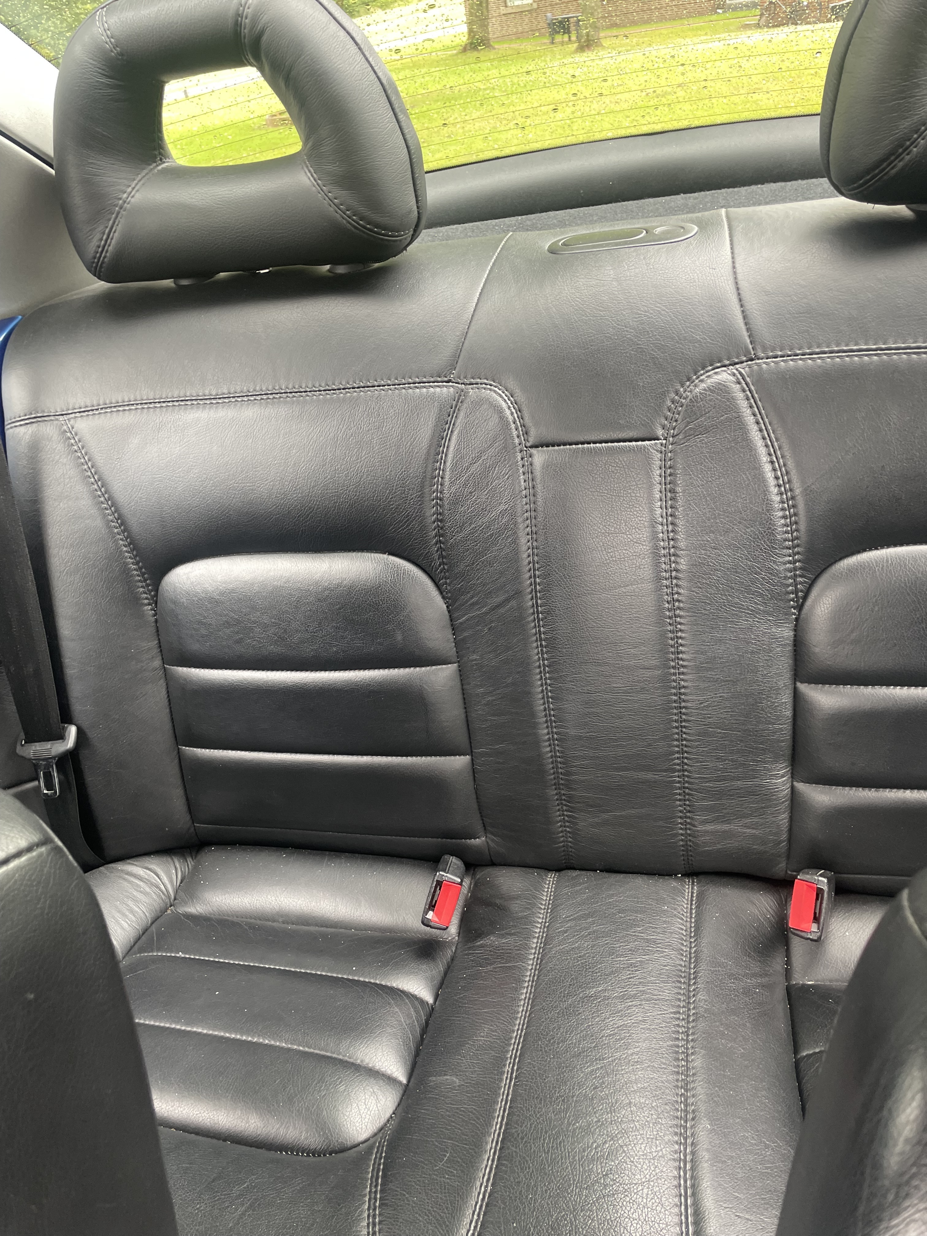 Blå VW Beetle fra 1999