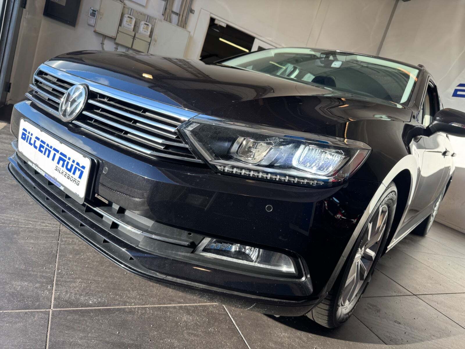 Sort VW Passat fra 2018