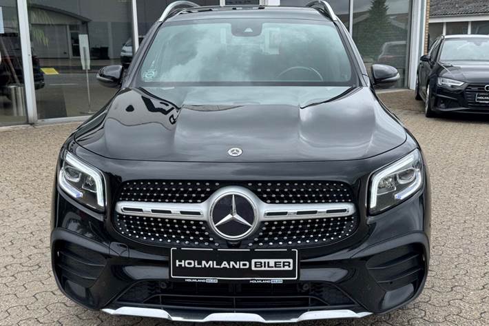 Sort Mercedes GLB200 d fra 2021 set udefra