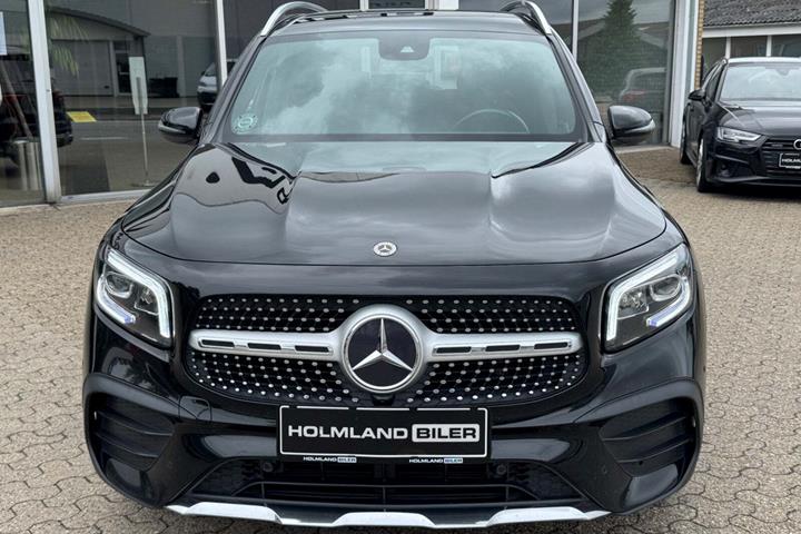 Sort Mercedes GLB200 d fra 2021 set udefra