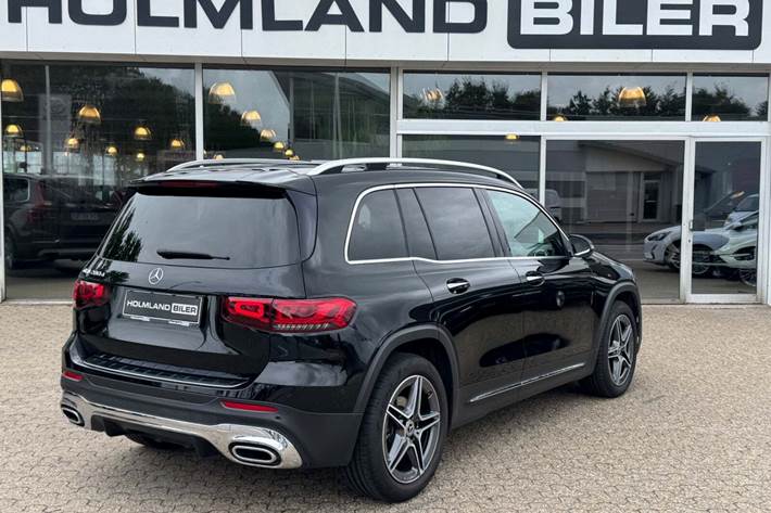 Sort Mercedes GLB200 d fra 2021 set udefra