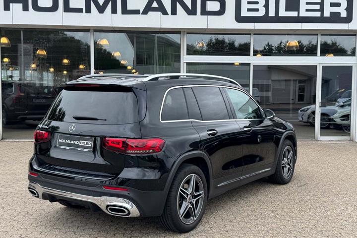 Sort Mercedes GLB200 d fra 2021 set udefra
