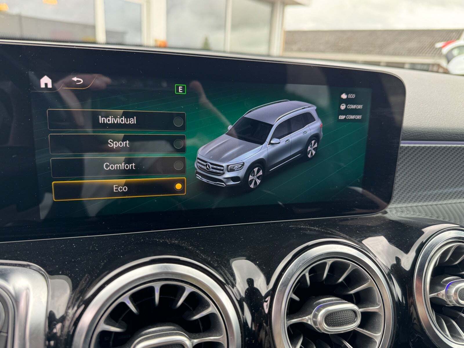 Sort Mercedes GLB200 d fra 2021