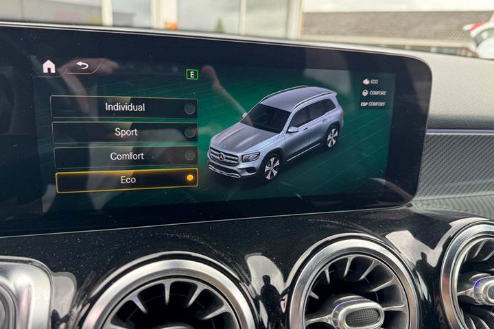 Sort Mercedes GLB200 d fra 2021