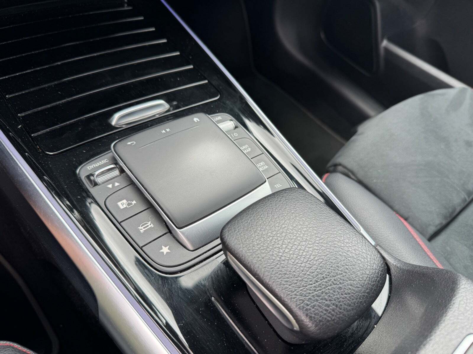 Sort Mercedes GLB200 d fra 2021