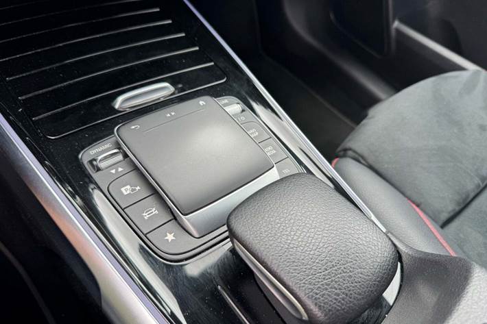 Sort Mercedes GLB200 d fra 2021