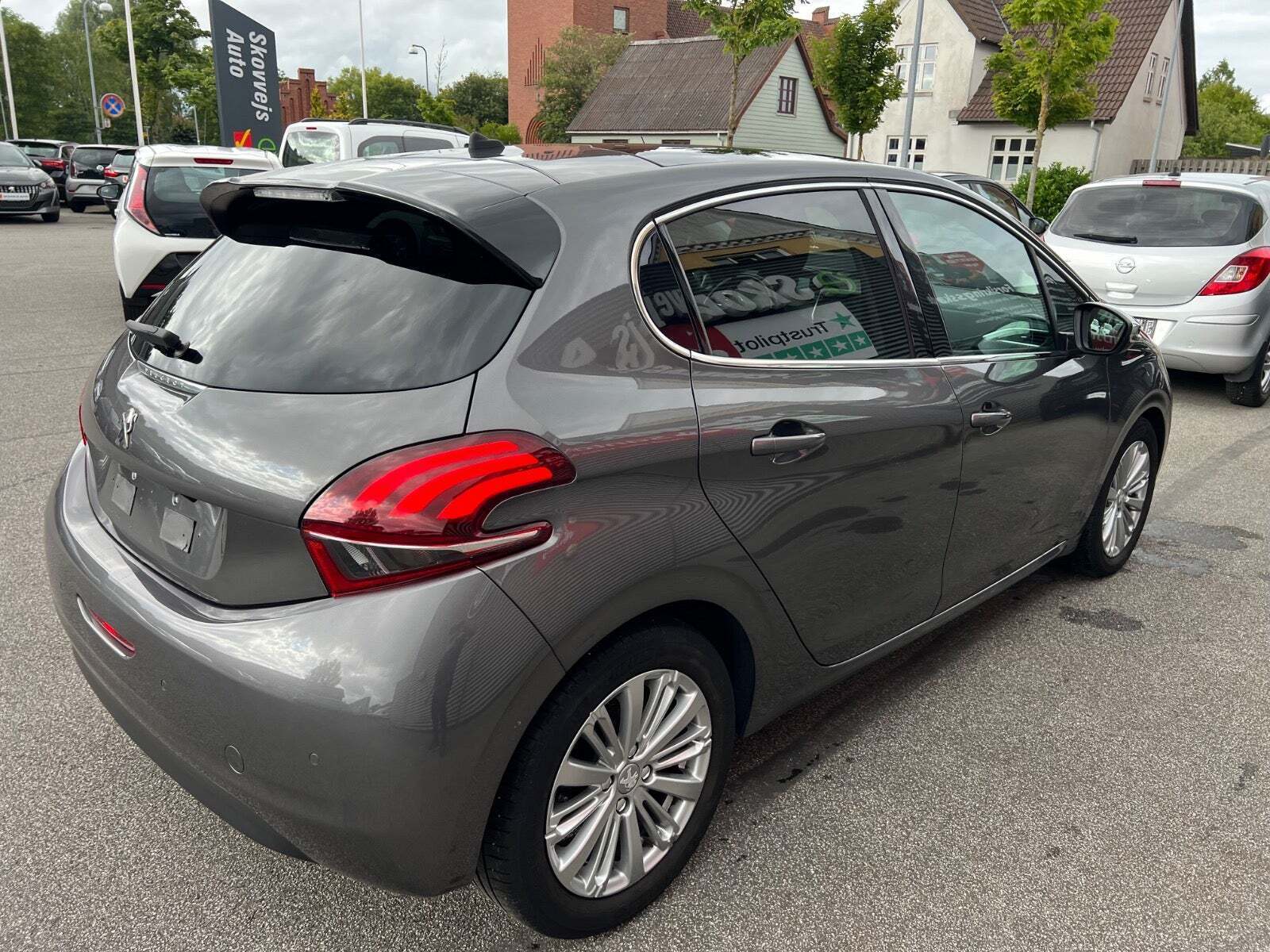 Peugeot 208 1,5 BlueHDi 100 Allure Sky