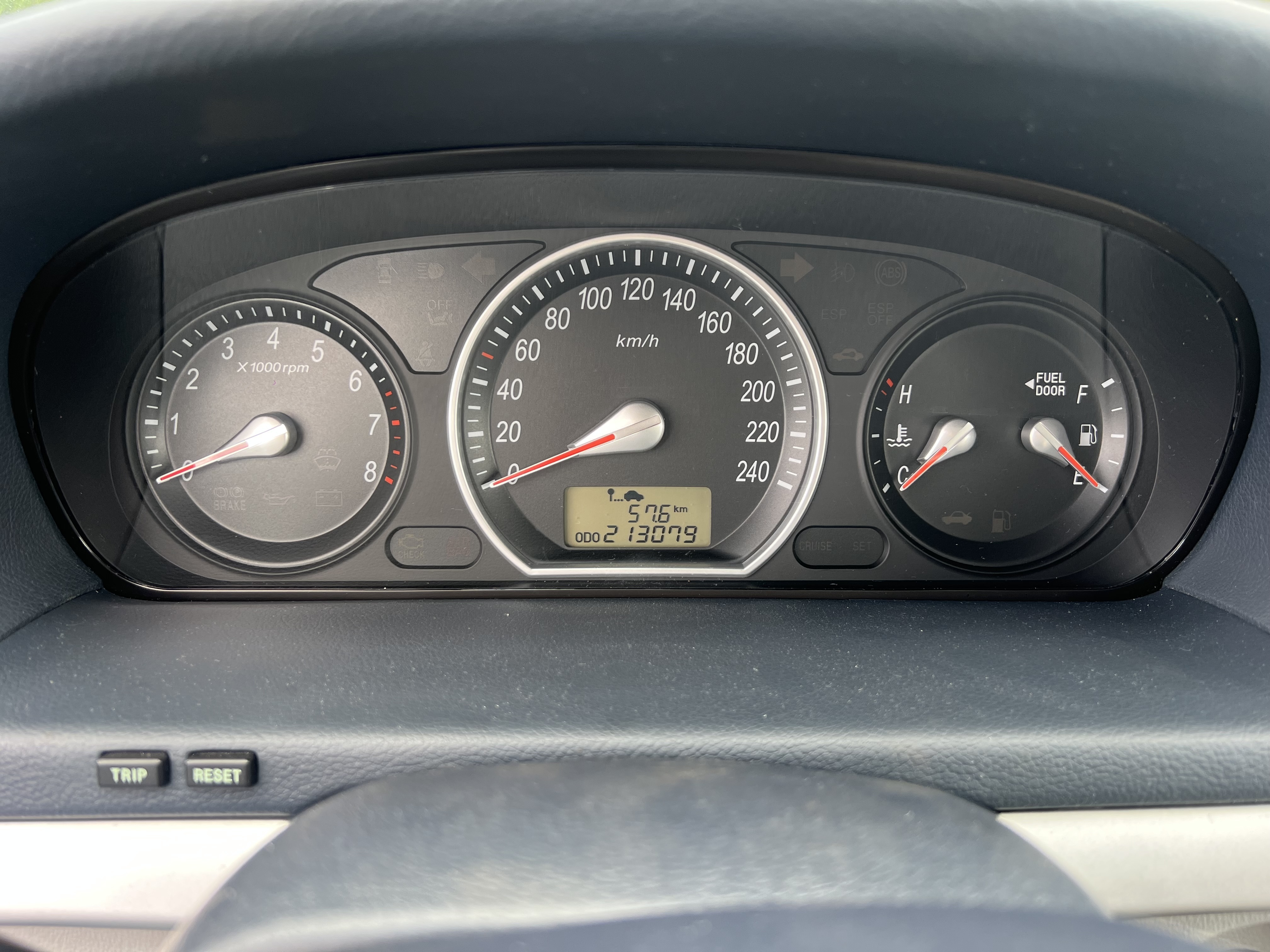 Grå Hyundai Sonata fra 2006