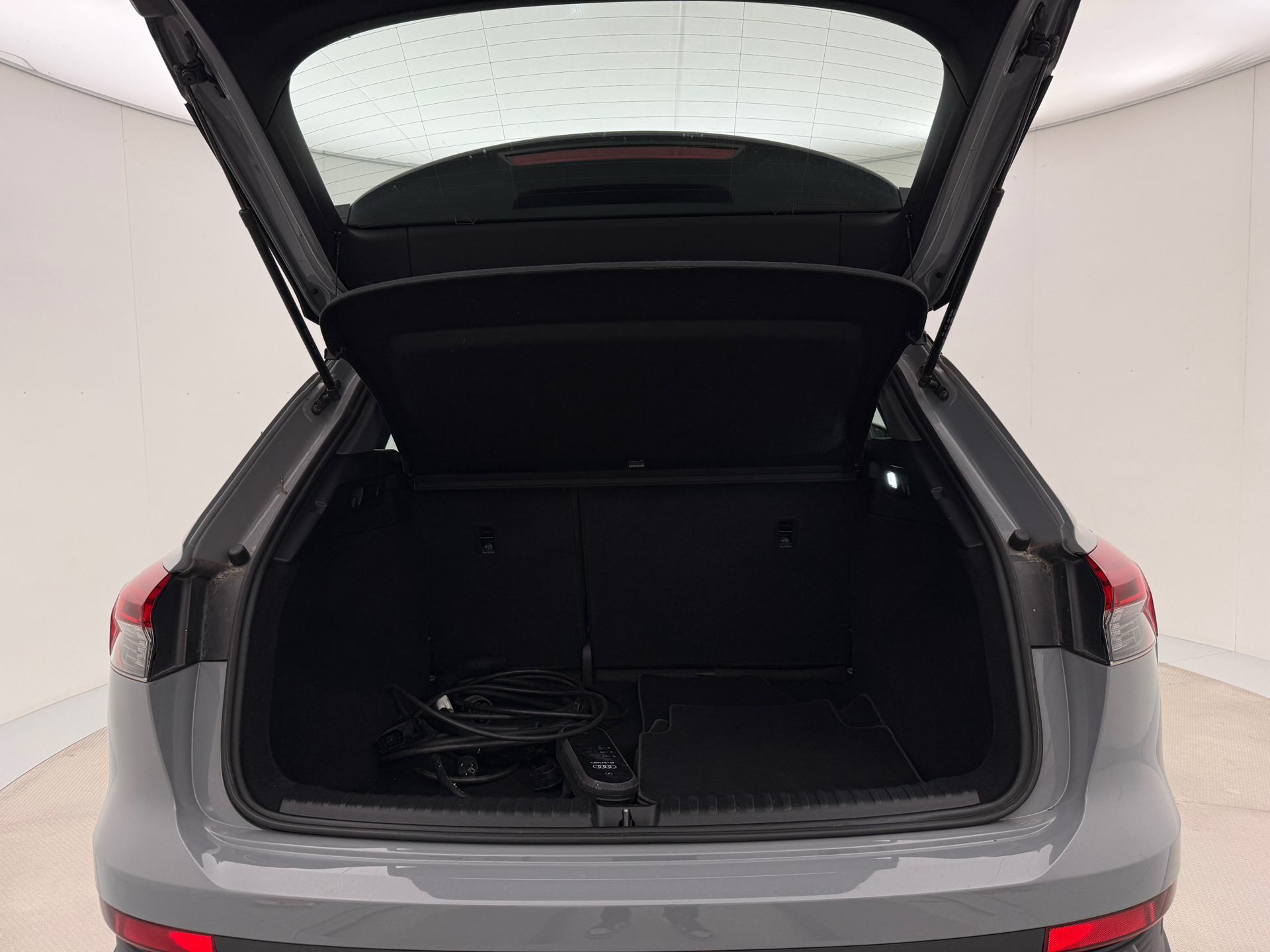 Grå Audi Q4 fra 2021