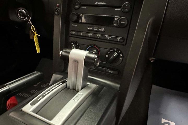 Sort Ford Mustang fra 2005