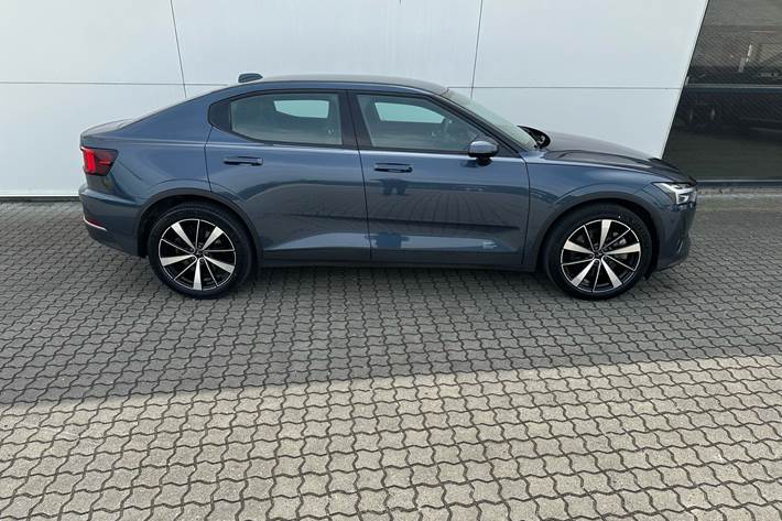 Blå Polestar 2 fra 2022