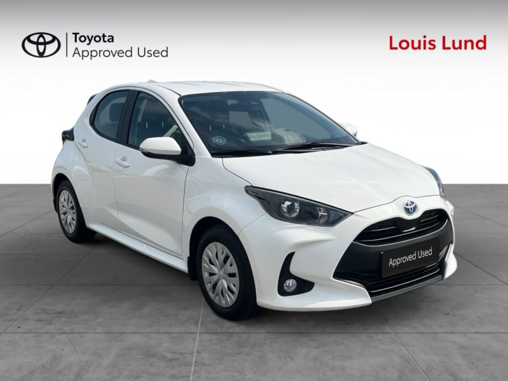 Hvid Toyota Yaris fra 2024