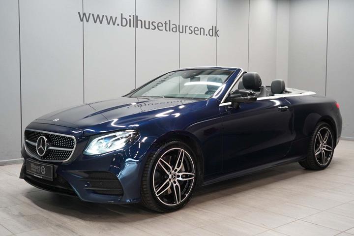 Blå Mercedes E450 fra 2020 set udefra