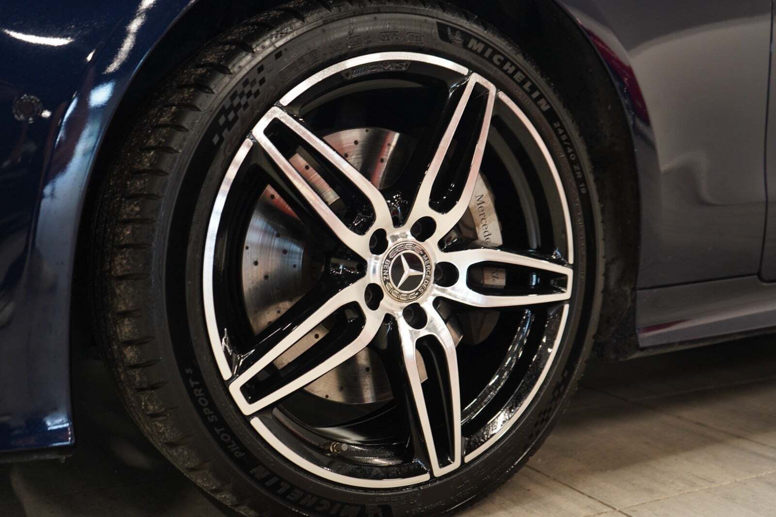 Blå Mercedes E450 fra 2020