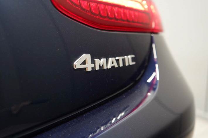 Blå Mercedes E450 fra 2020