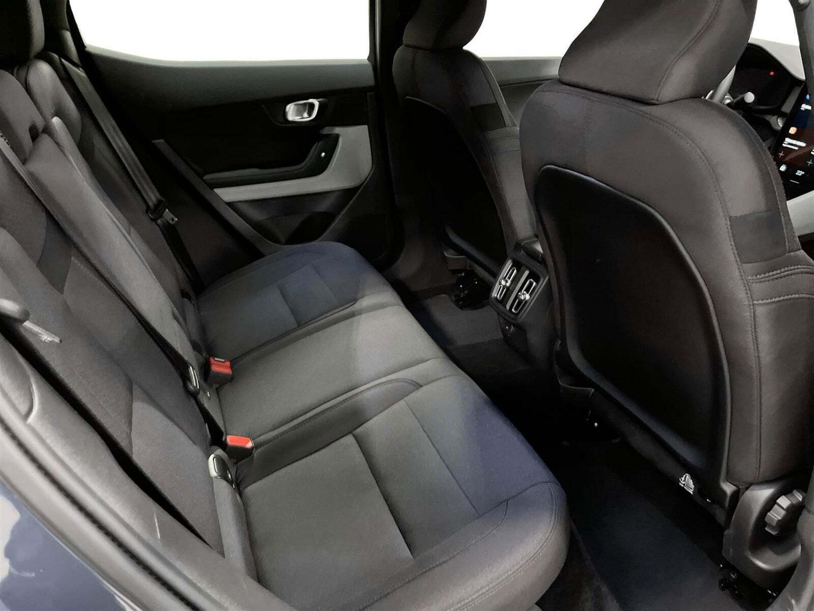 Blå Polestar 2 fra 2024