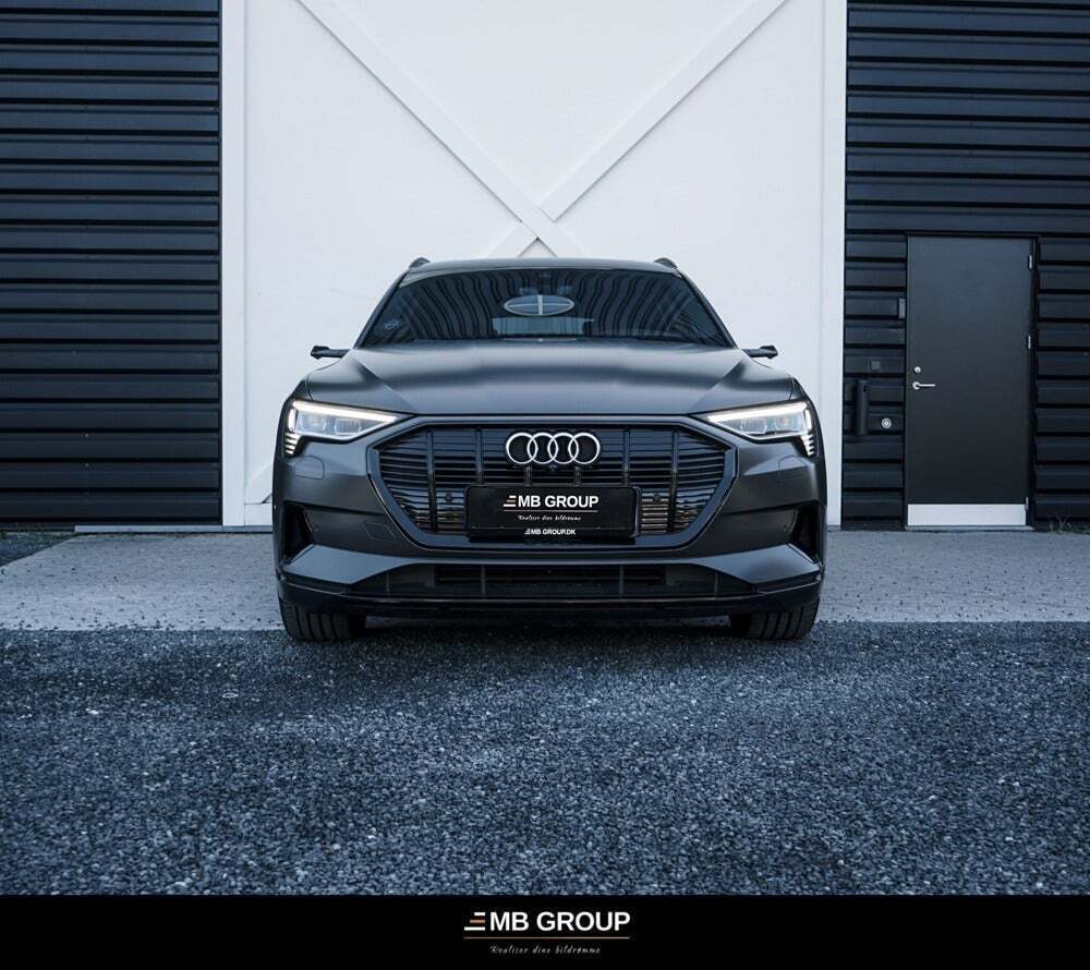 Grå Audi e-tron fra 2020