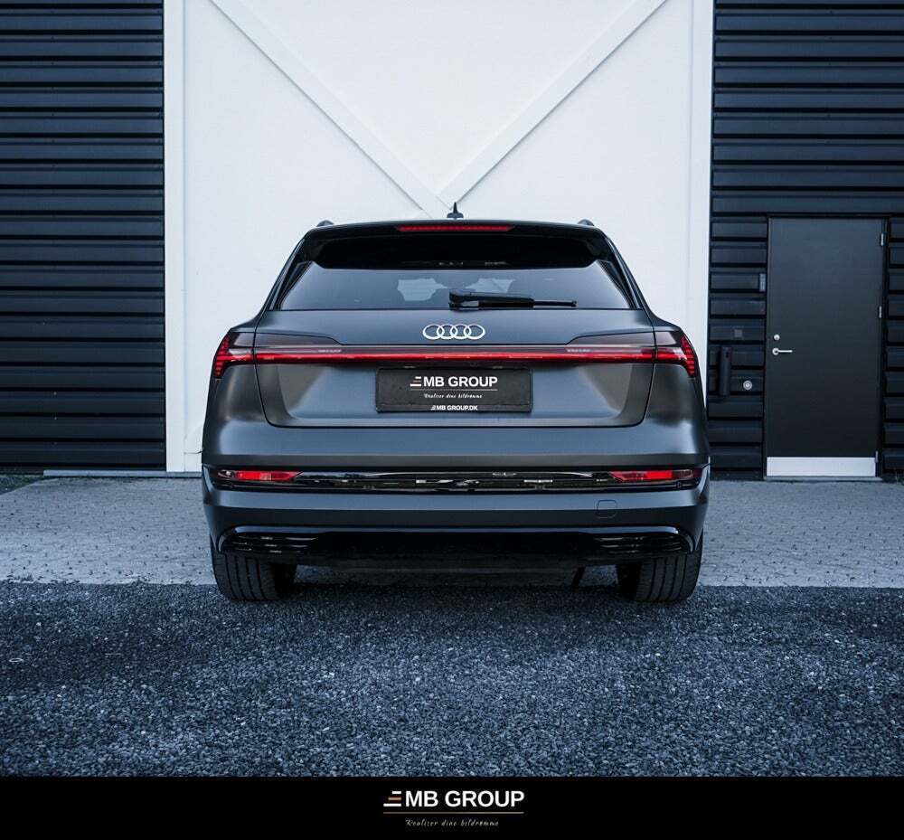 Grå Audi e-tron fra 2020