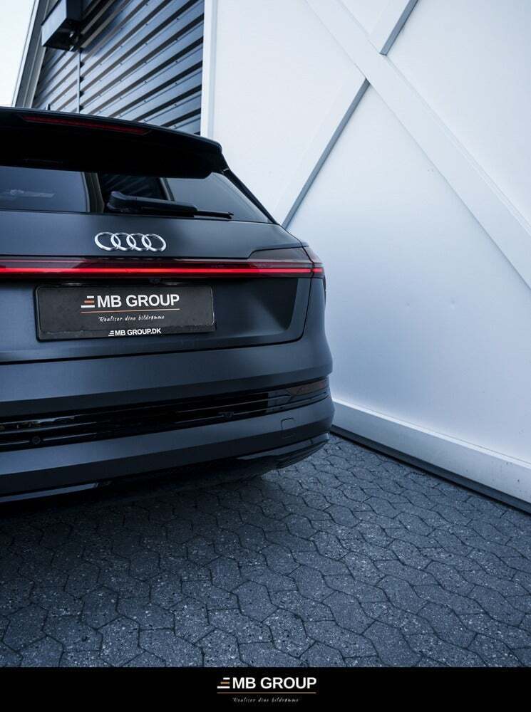 Grå Audi e-tron fra 2020