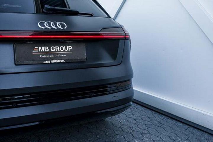 Grå Audi e-tron fra 2020