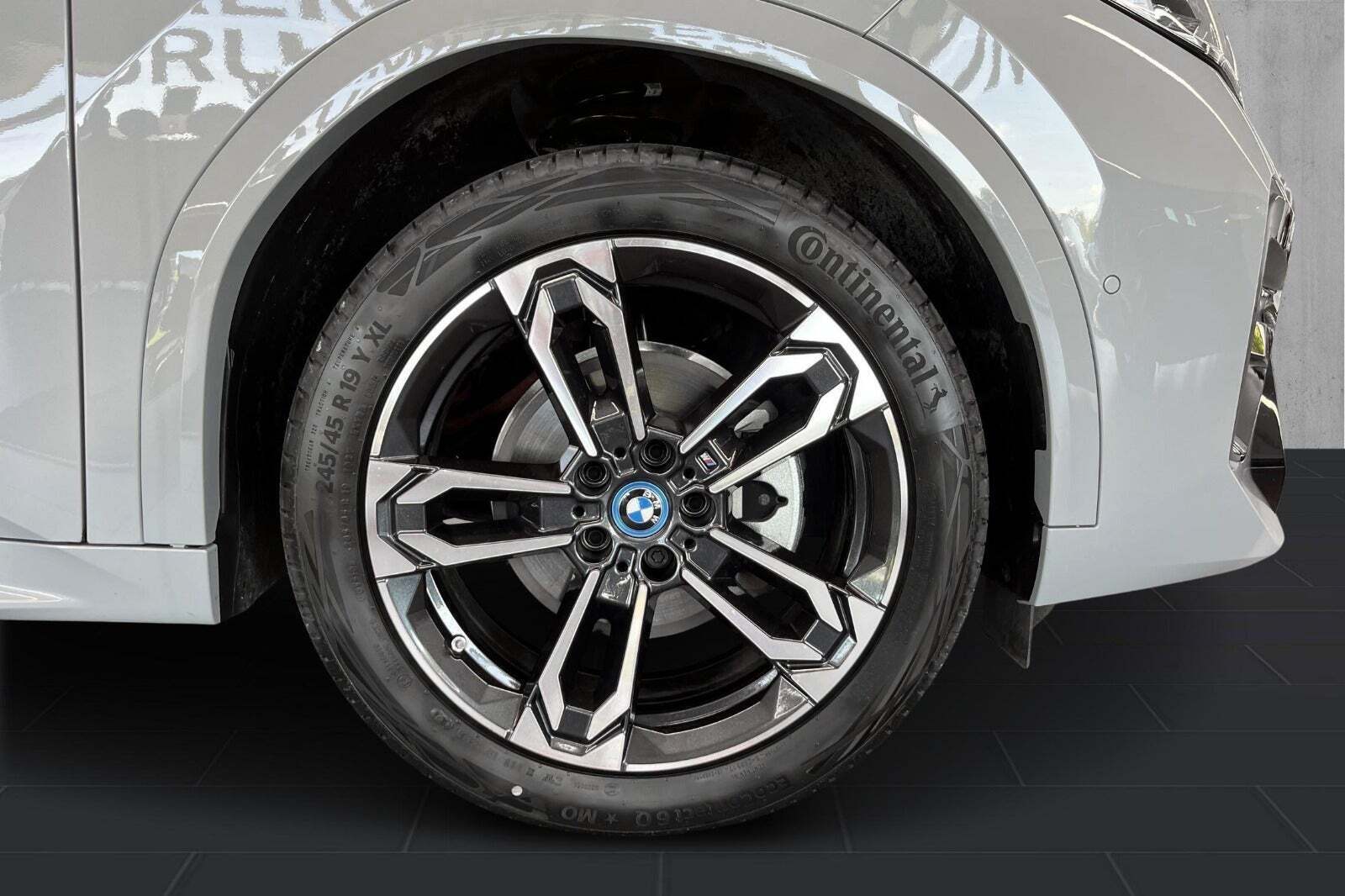 Grå BMW iX2 fra 2024