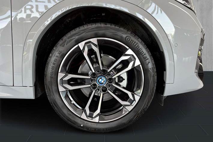 Grå BMW iX2 fra 2024