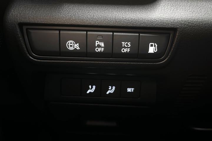 Hvid Mazda MX-30 fra 2025