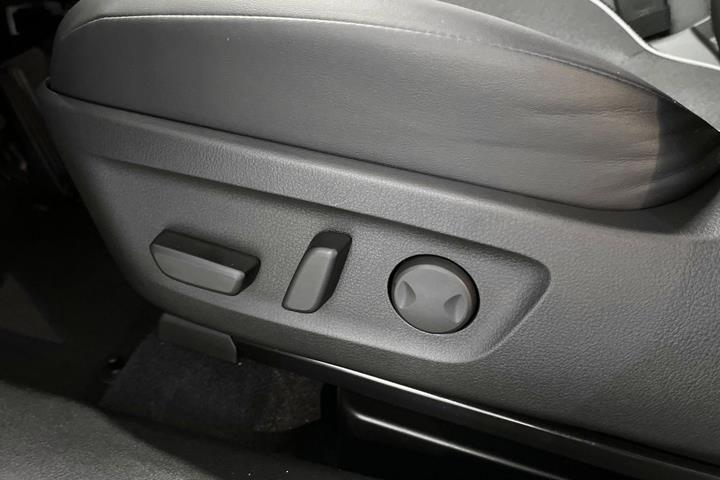 Hvid Mazda MX-30 fra 2025