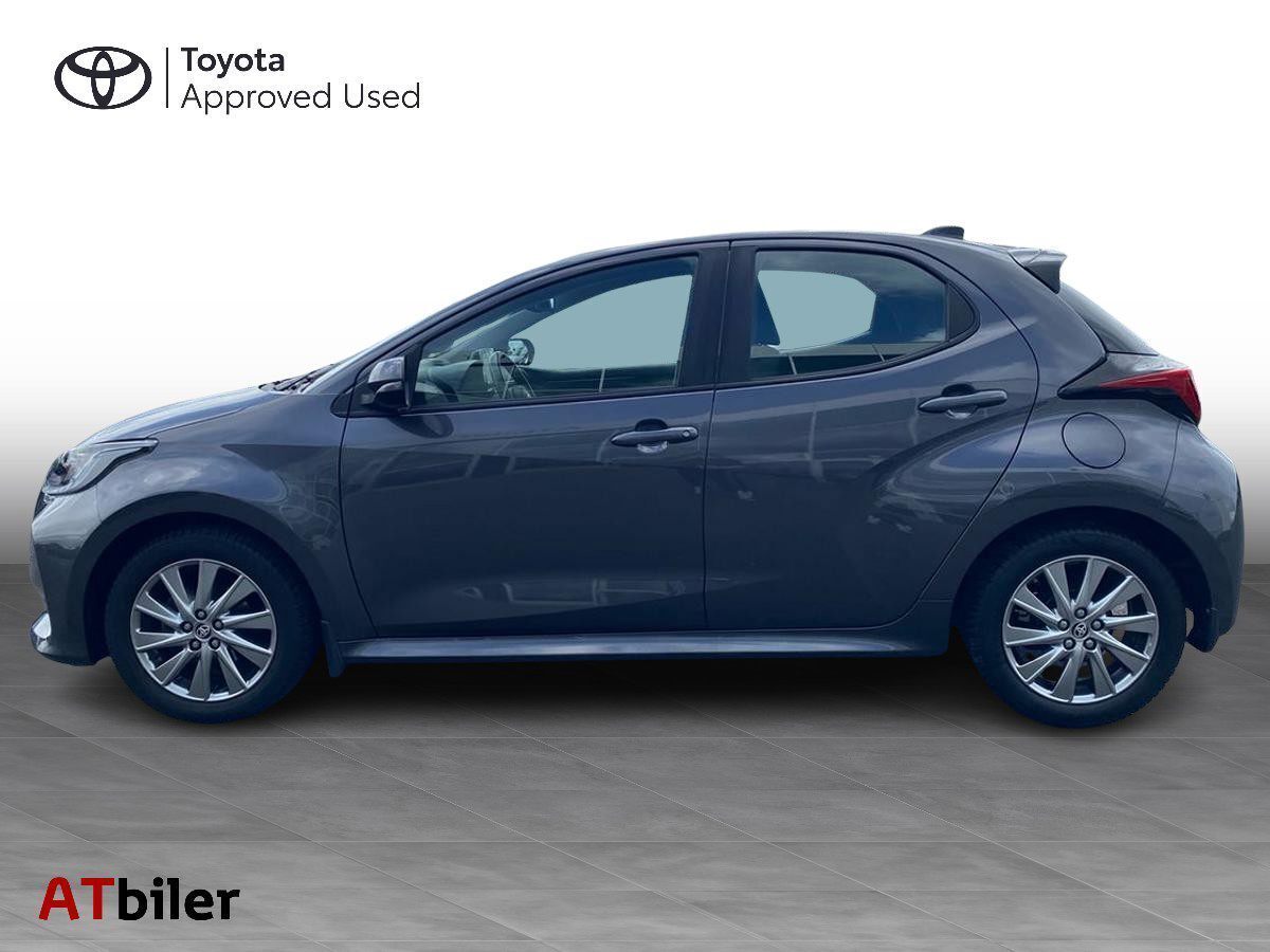 Sort Toyota Yaris fra 2023