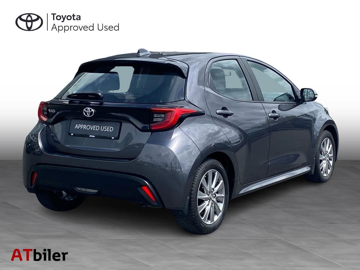 Sort Toyota Yaris fra 2023