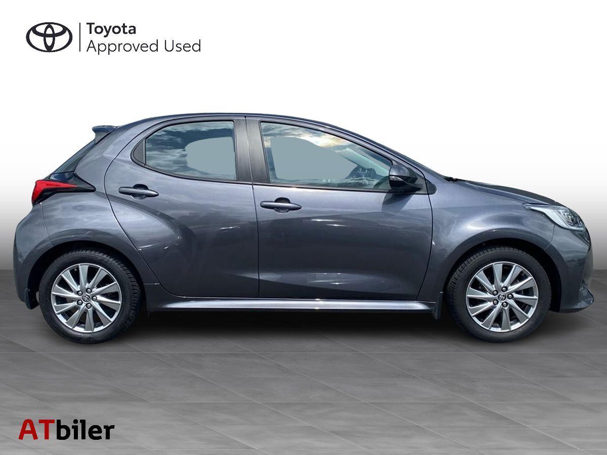 Sort Toyota Yaris fra 2023
