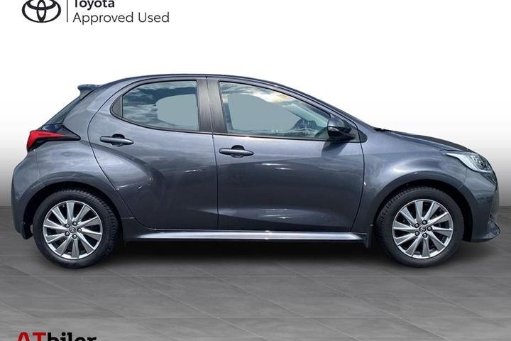 Sort Toyota Yaris fra 2023