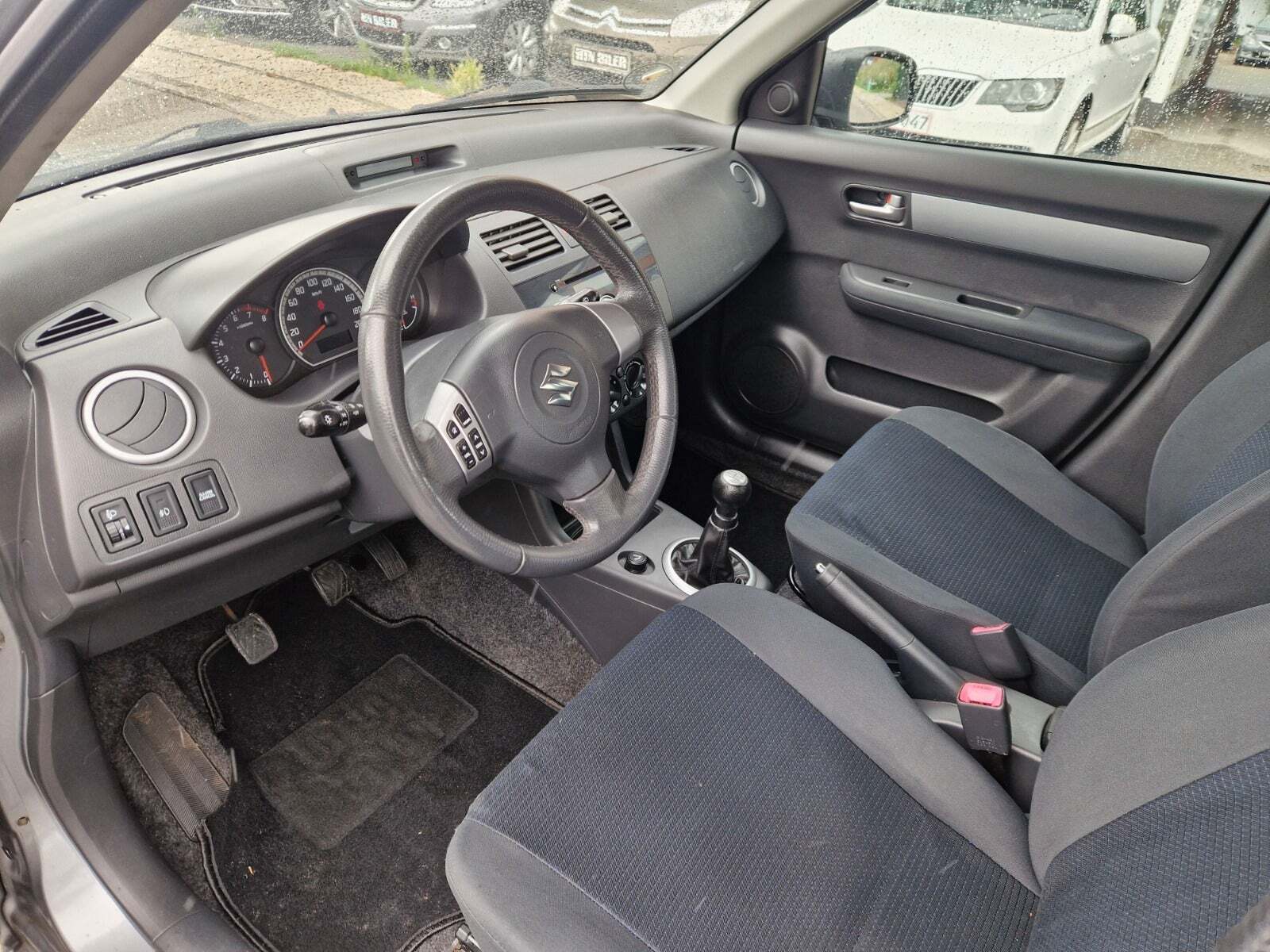 Grå Suzuki Swift fra 2009