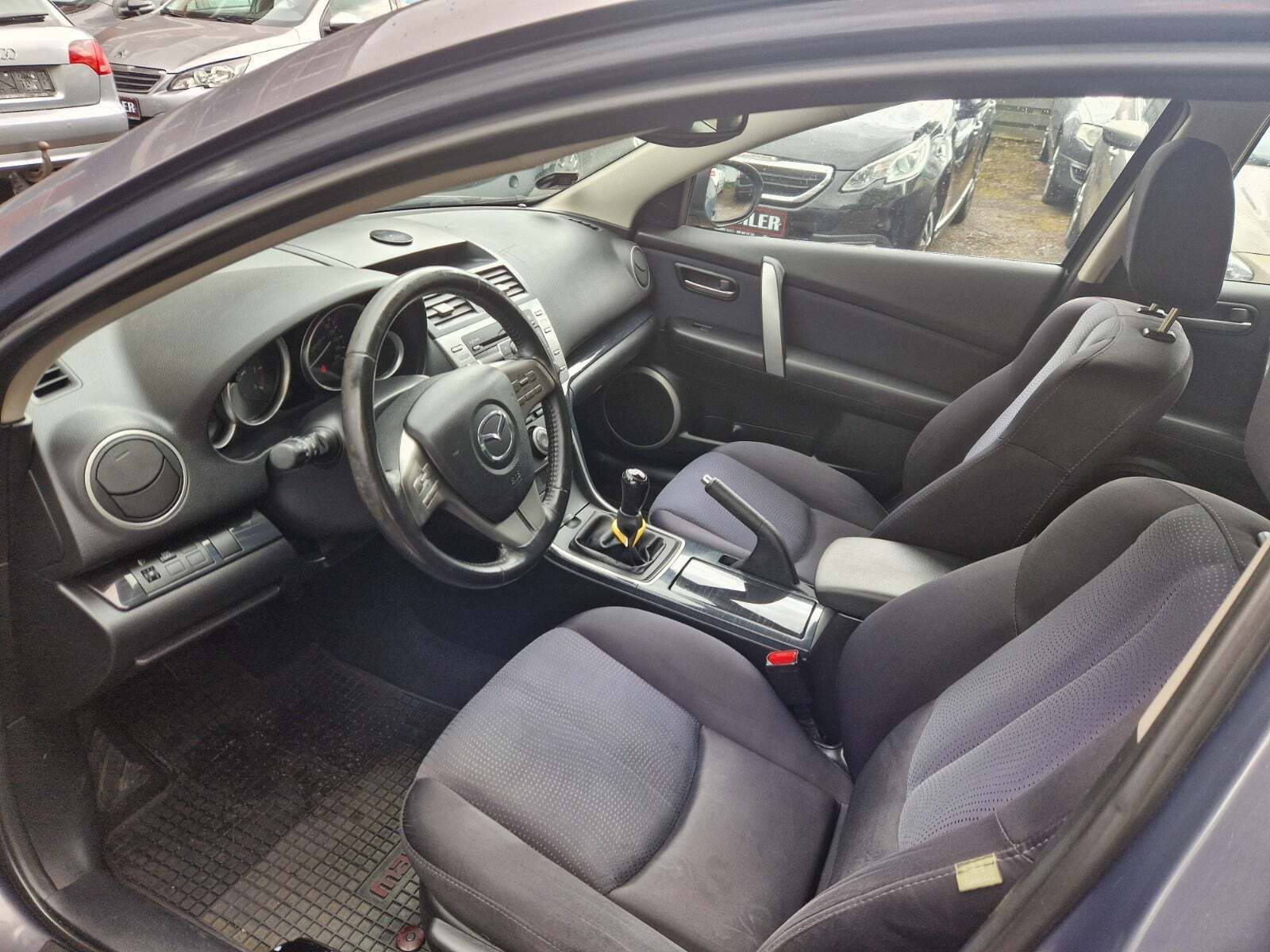 Grå Mazda 6 fra 2008