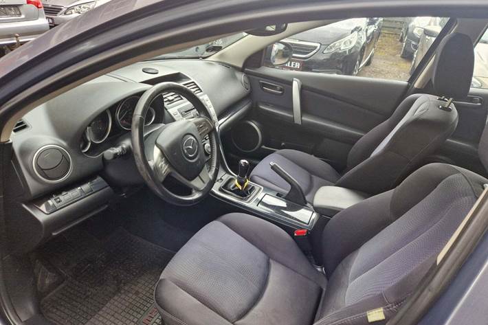Grå Mazda 6 fra 2008