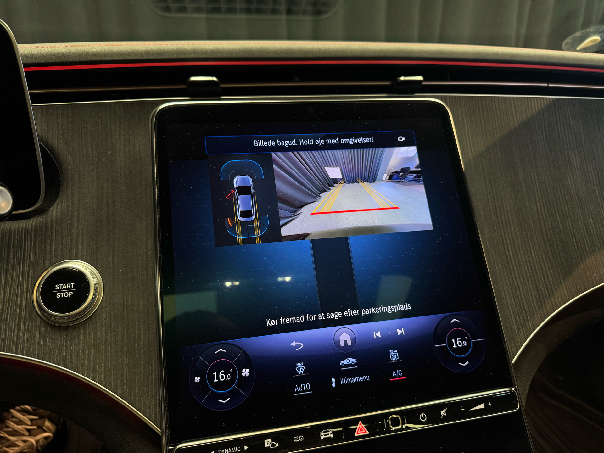 Sort Mercedes EQE 350 fra 2024