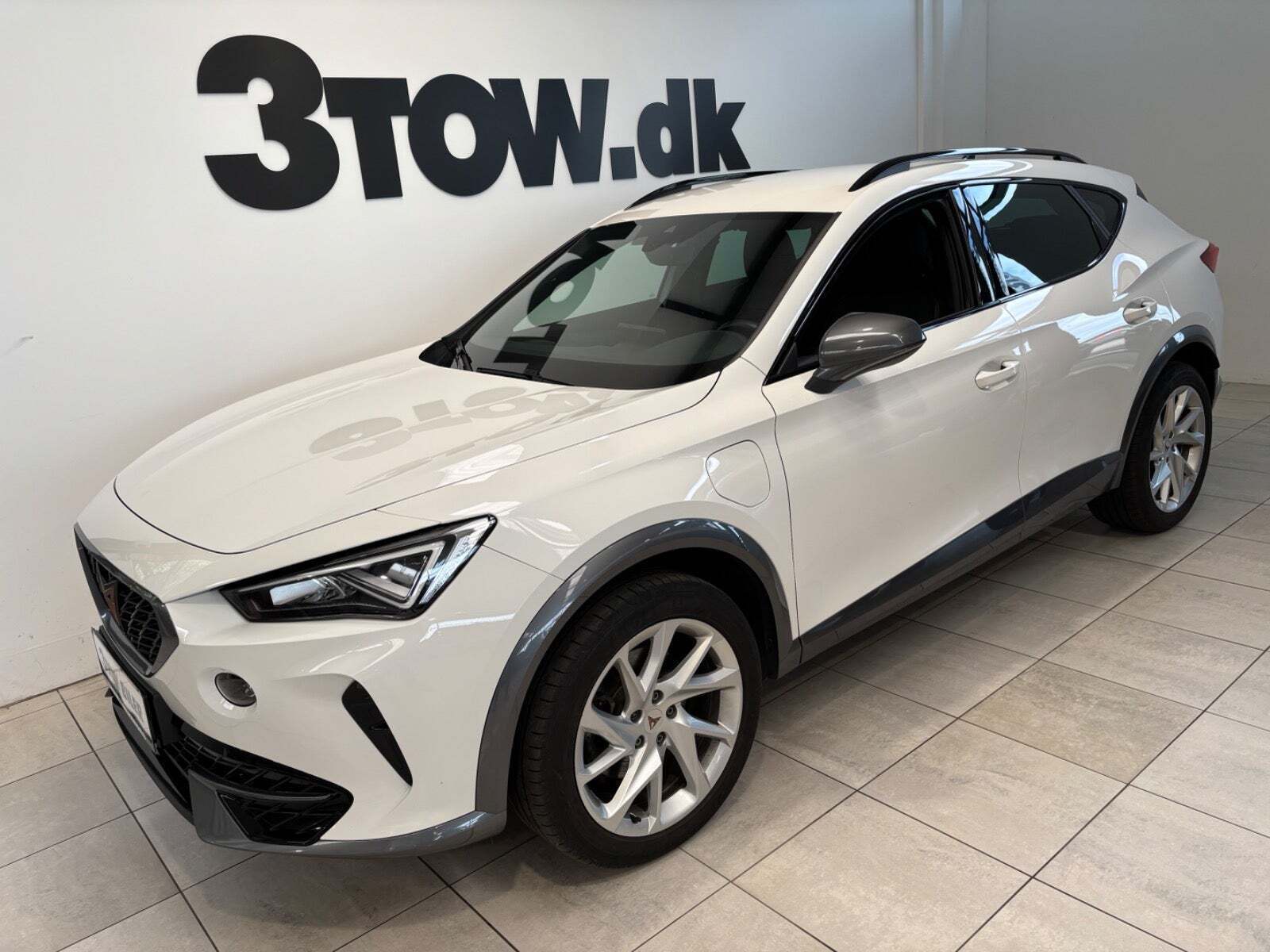 Hvid Cupra Formentor fra 2021 set udefra