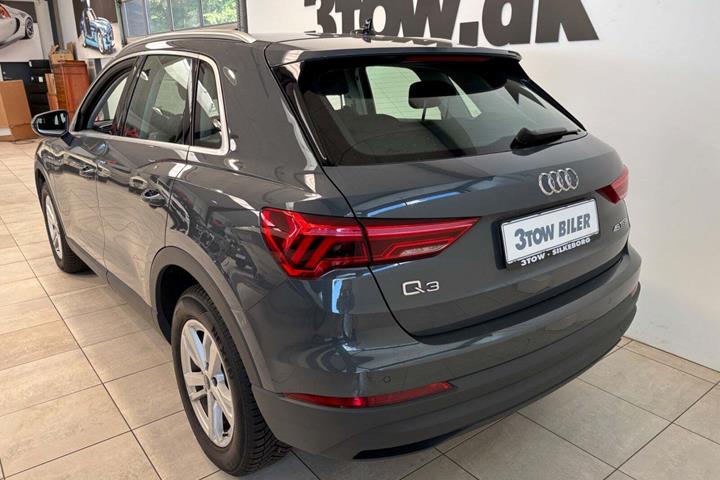 Grå Audi Q3 fra 2021