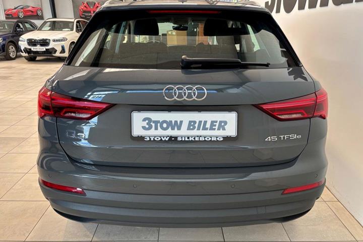 Grå Audi Q3 fra 2021