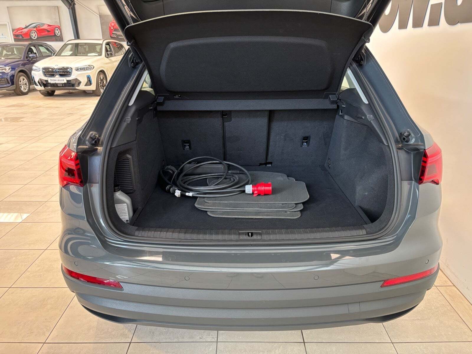 Grå Audi Q3 fra 2021