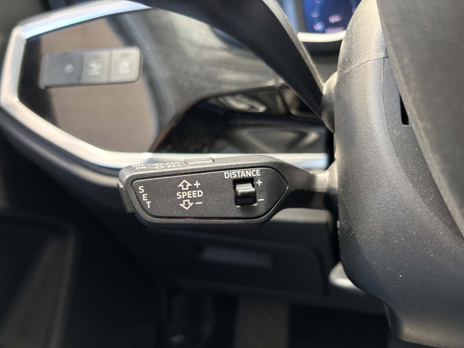 Grå Audi Q3 fra 2021