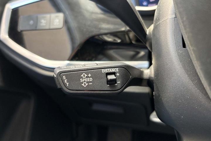 Grå Audi Q3 fra 2021