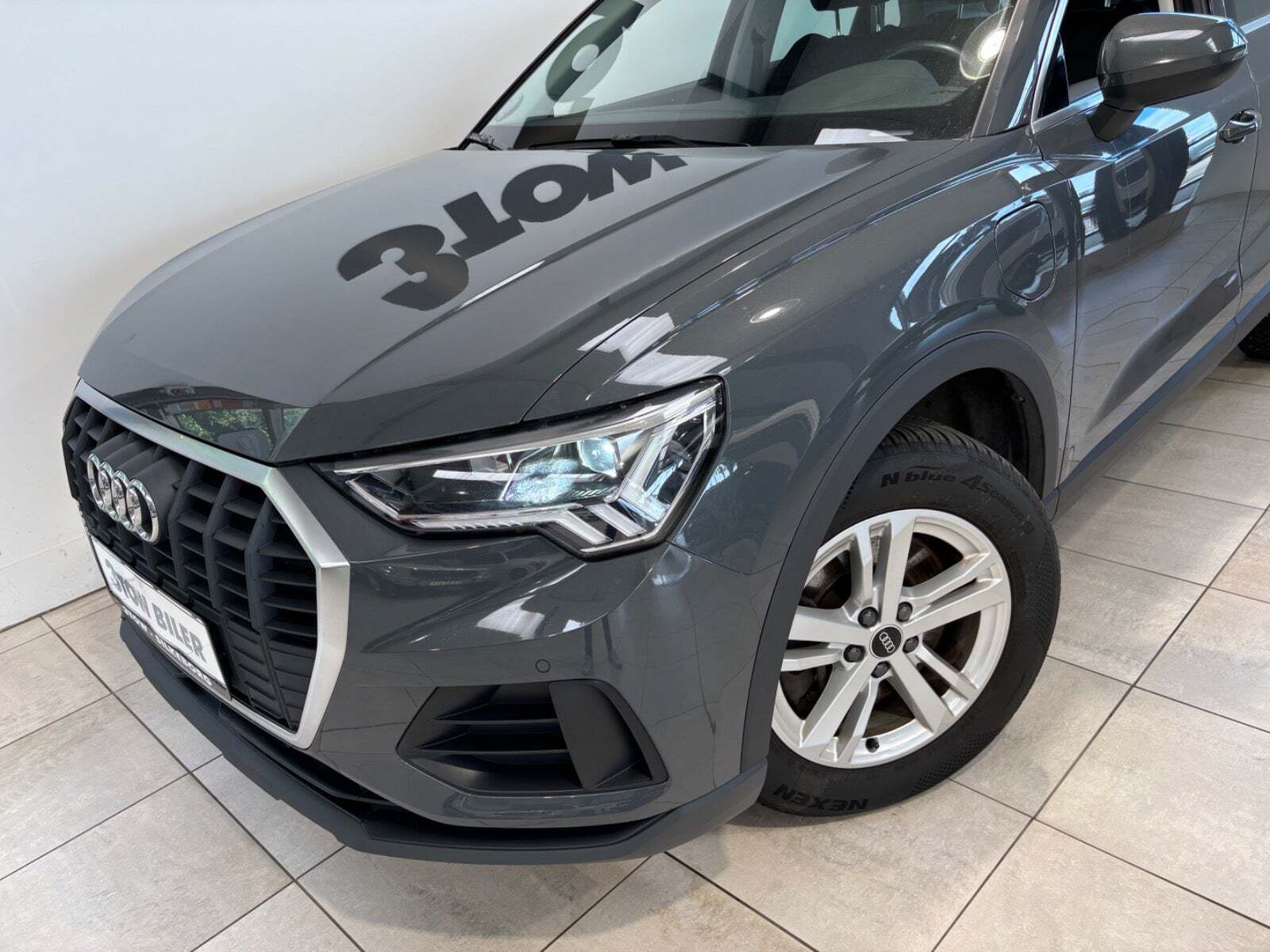 Grå Audi Q3 fra 2021