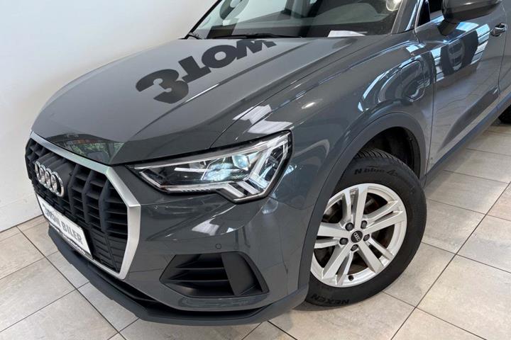 Grå Audi Q3 fra 2021