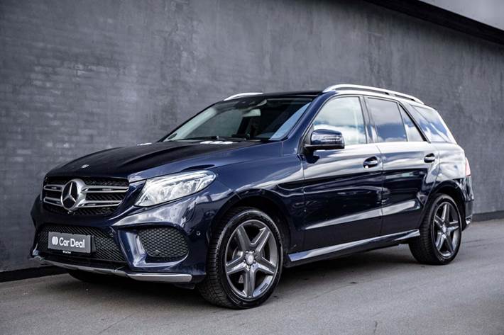 Blå Mercedes GLE350 d fra 2016 set udefra