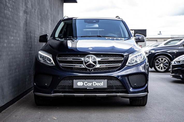 Blå Mercedes GLE350 d fra 2016 set udefra